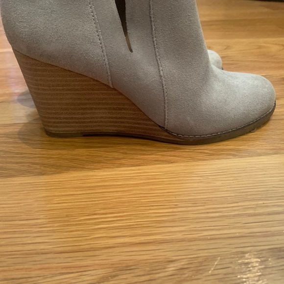 Lucky Brand Women's Yabba Wedge Bootie Light Gray Suede Ankle, size 8.5 - Picture 8 of 14